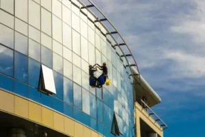 تنظيف واجهات زجاج